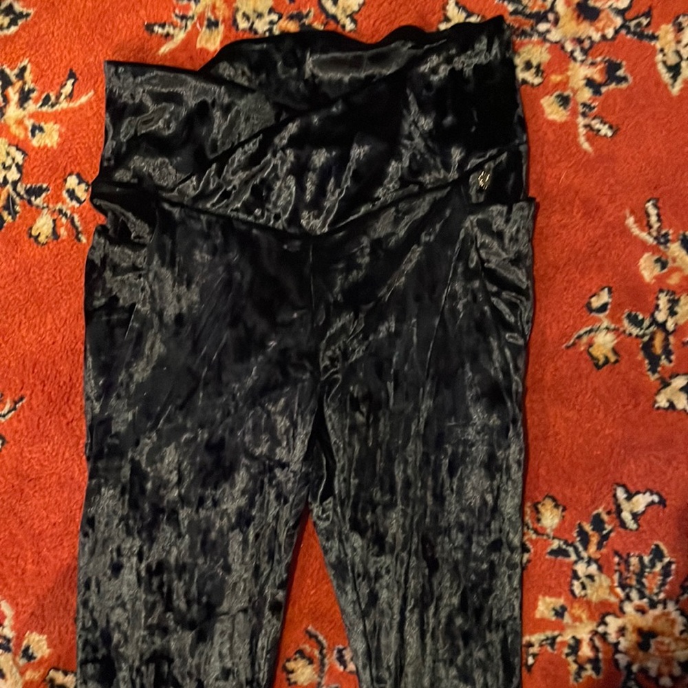 Black velvet Fabletics leggings